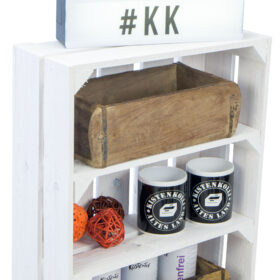 gewürzregal-aus-weissem-holz-deko